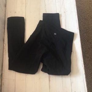 black cropped lululemon leggings